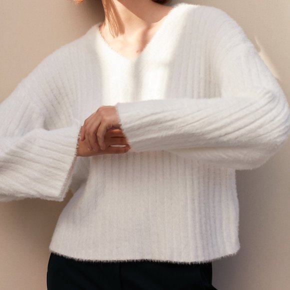 NWT Aritzia Babaton Ulmann Sweater